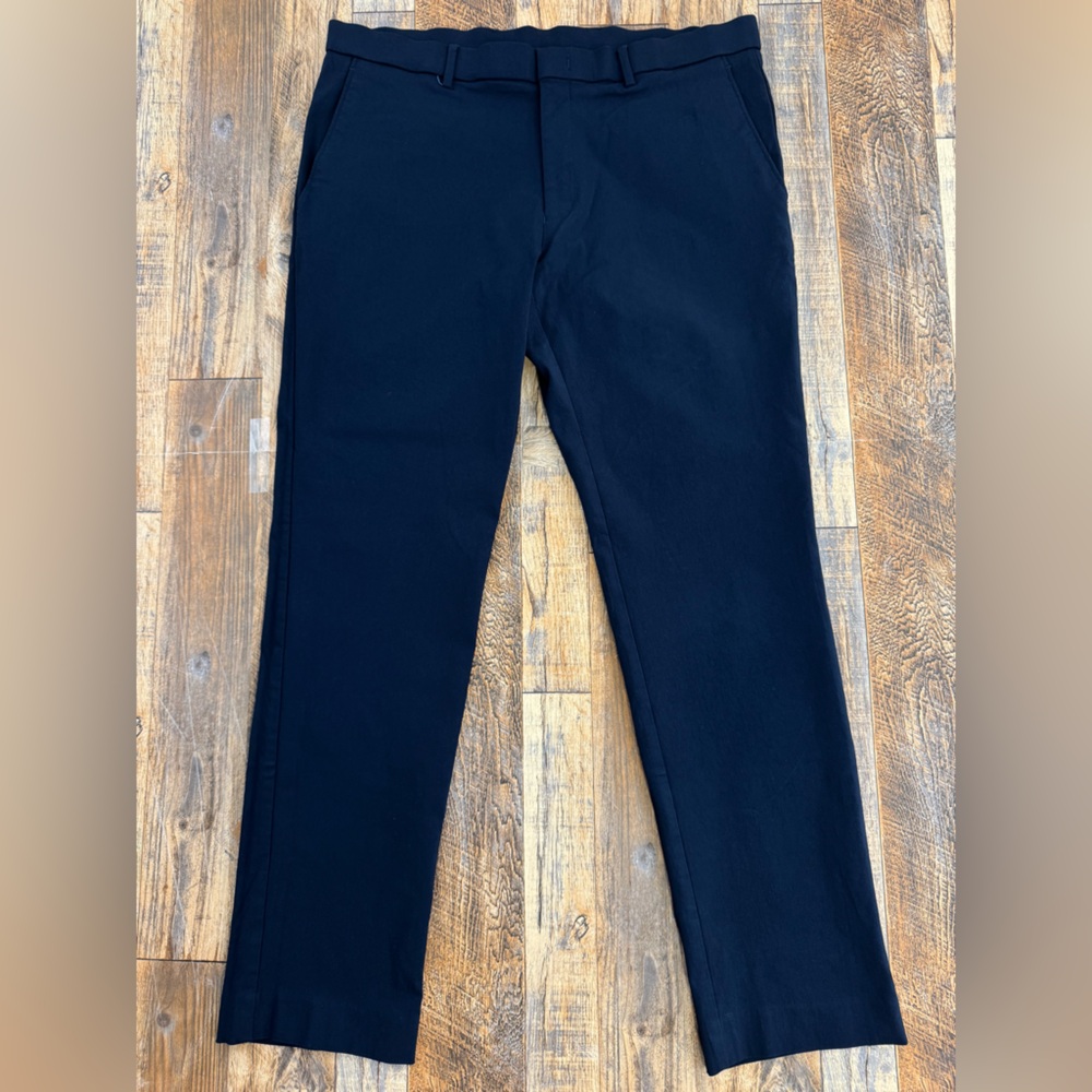 Tommy Hilfiger Men’s Flat Front, Straight Leg Casual Slacks, Navy Size 36x30